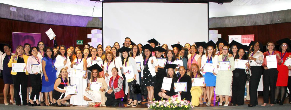 juanchoriva's tweet photo. Los sueños de nuestras emprendedoras nos impulsan a trabajar en iniciativas que potencien sus habilidades. 

Hoy avanzamos el trabajo por la equidad de género y por más oportunidades para las mujeres. 

150 empresarias se graduaron en esta primera fase del programa #We3Ecuador https://t.co/oWcW1NPT7L
