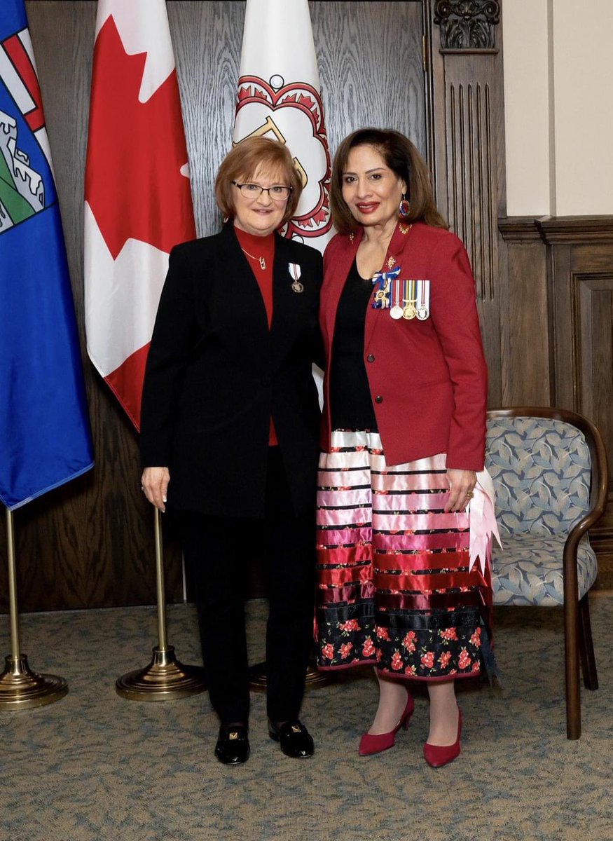 WomenCalgary's tweet photo. Her Honour, the Honourable Salma Lakhani, Lieutenant Governor of Alberta presented our President, Susan Green with the Queen’s Platinum Jubilee Medal on February 1st in Calgary.
We are so proud of you Susan!
#queensplatinumjubilee2022 
#volunteer
#yycwomen
#wcccalgary https://t.co/1EW1IuvW1A