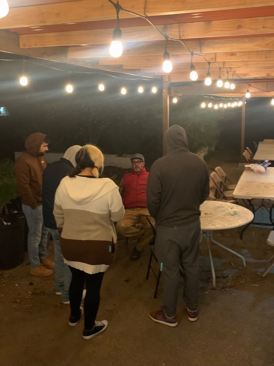 LCShah's tweet image. ❄️ On a frigid Weds nt, brave service-learning marketing students visited Lopez Urban Farm in Pomona. They asked Farmer Stephen why he kept Bodega Comunitaria open that eve when he could have canceled due to weather. “…consistency. We said we would be here for the community.” ❤️