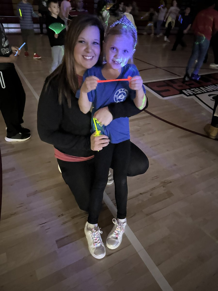 hollfrazier's tweet photo. Such a fun morning at our glow stick party for reaching our goal for the Kids Heart Challenge! https://t.co/Fka7PuvQ0g