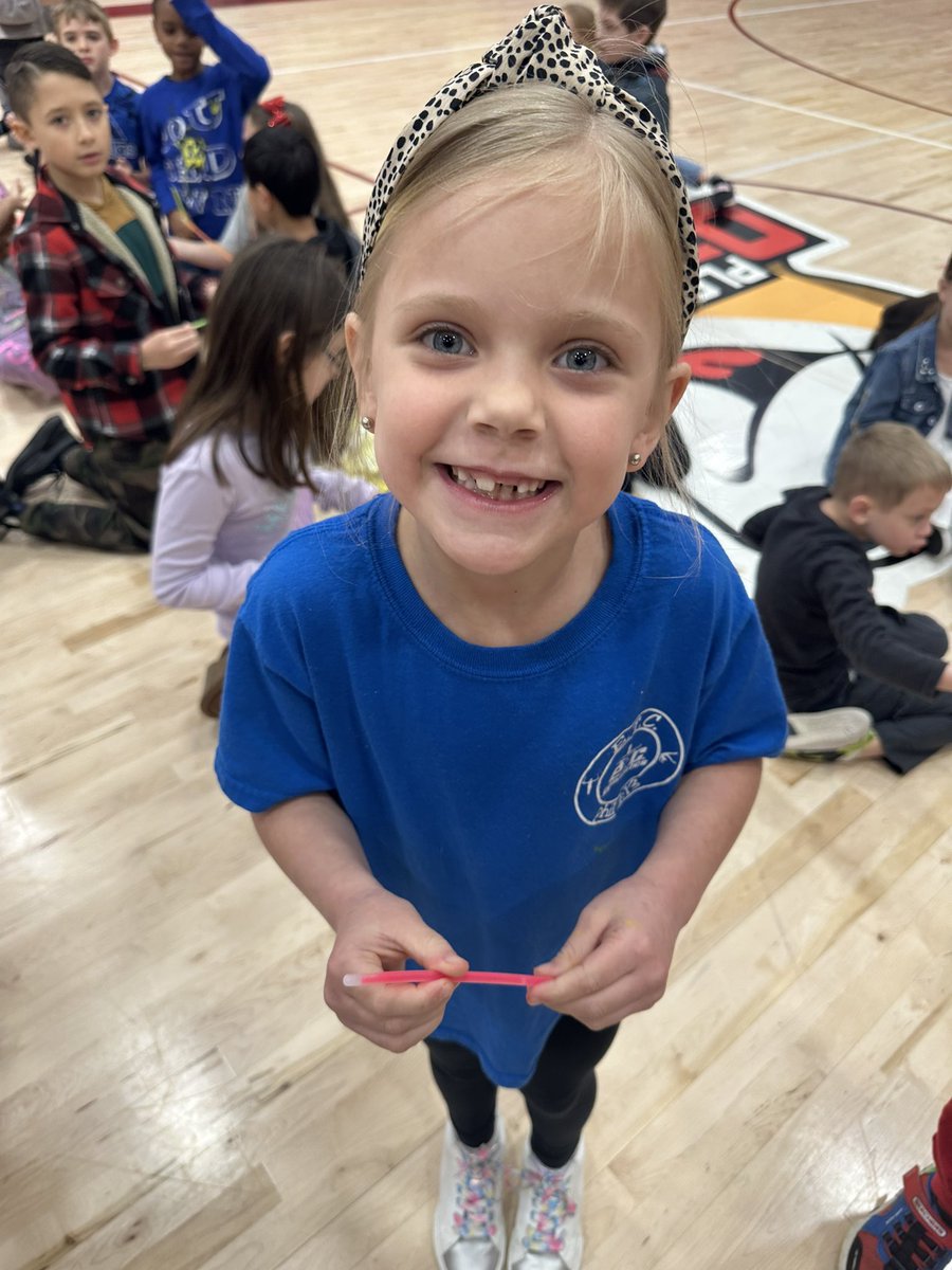 hollfrazier's tweet photo. Such a fun morning at our glow stick party for reaching our goal for the Kids Heart Challenge! https://t.co/Fka7PuvQ0g