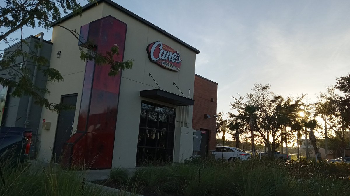 Okay....

After what happened last Monday on the <a href="/DLand91/">David Land™❌</a> podcast between <a href="/RacingNationTV/">Kyle</a> &amp; <a href="/XanderJClements/">Xander Clements</a>, I had to give this place a try, after finishing today in Homestead.  The chicken was worth  driving 20 blocks...