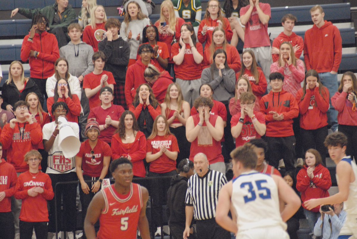 TheReportOhio's tweet photo. Fairfield 21, St. Xavier 14 with 4:05 left in second @fcsdathletics @IndiansBoosters @FCSDNews @DJ_Wyrick @FairfieldHS_MBB @lorip923 @gmcsports @TheTribeFHS https://t.co/Al58ghjMAy