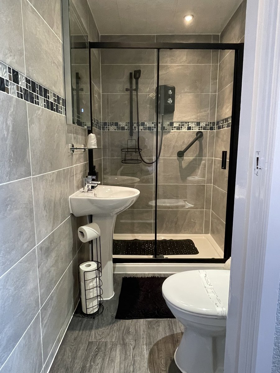 Before and after ! We did it !! #milvertonhouse #NorthWales #dragontiles #room4 #beachlife #llandudno #milverton #staycation