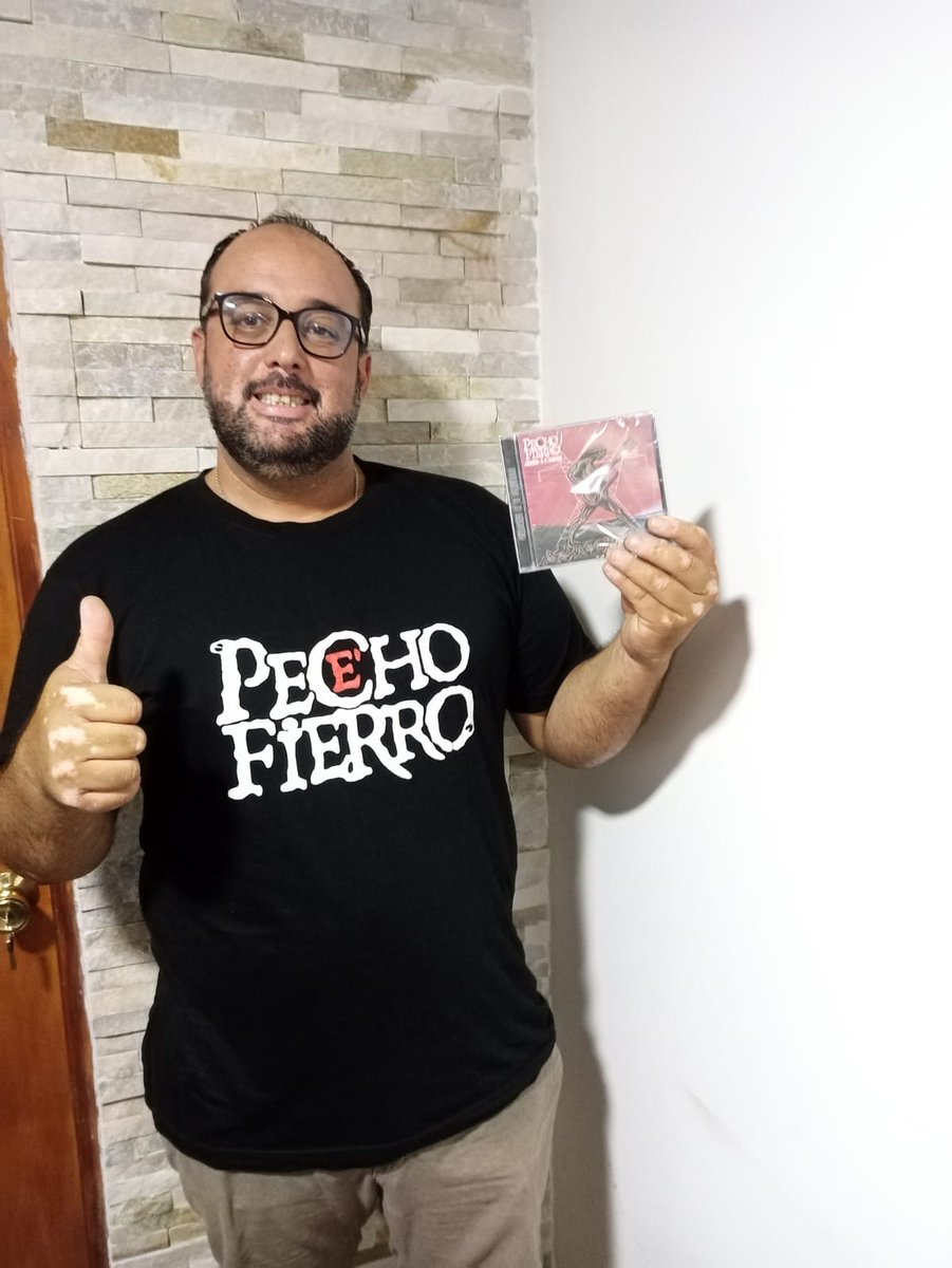 pechoefierro's tweet photo. Seguimos entregando nuestro nuevo disco Plantado en el horizonte. Gracias Wilson! #Pechoefierro #Plantadoenelhorizonte https://t.co/cZRUMxV219