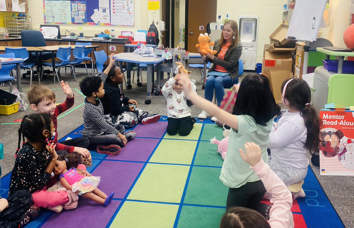 MrsDoyleSD54's tweet photo. We earned Show and Tell 🕛 🧸🪀🦄🏎️🪀🕛#muirmoments #wearemuir #walkproud https://t.co/MF6iNJ7CbV