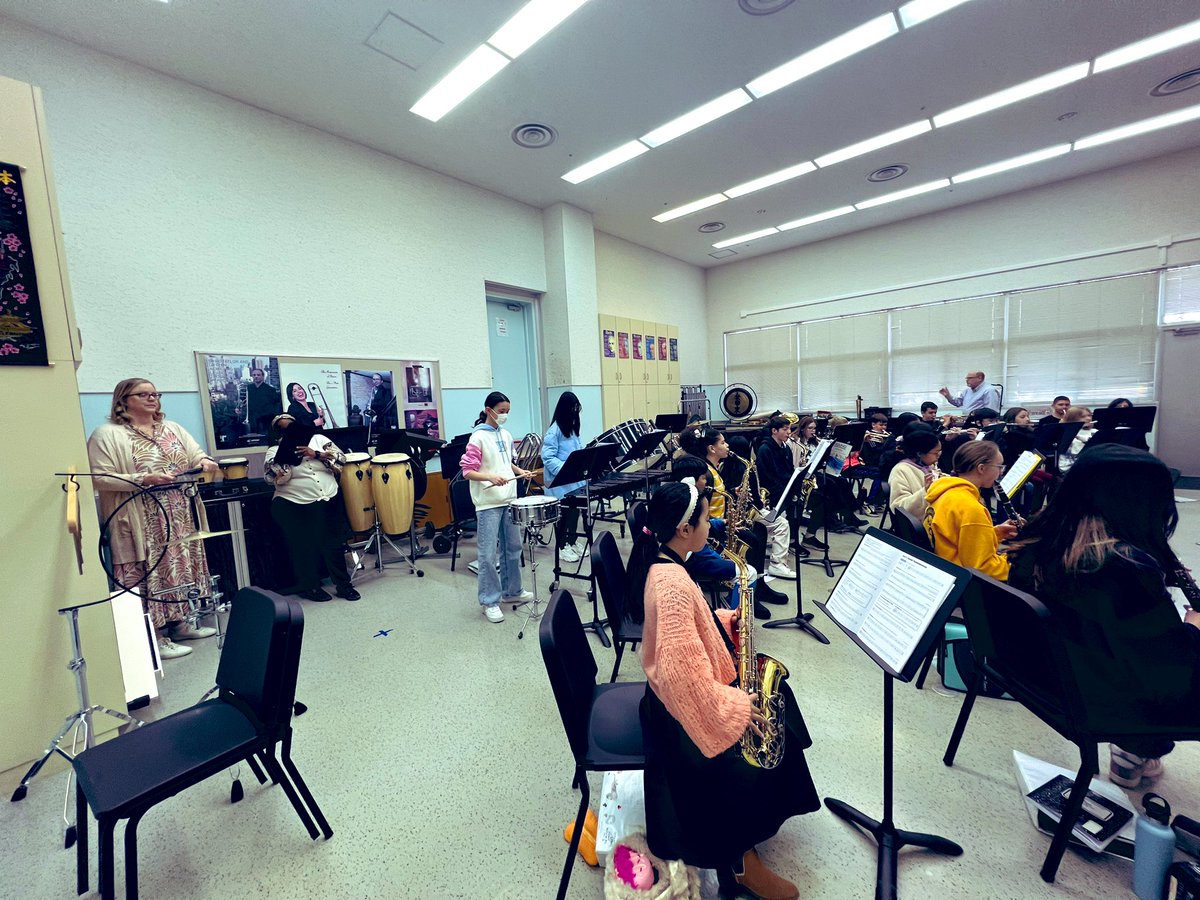 hilarynsimmons's tweet photo. Doing an instructional round during music class. It was a great way to see how student discourse looks different across content areas! We love our Mr. Forbes! #ymsrocks #studentdiscourse #instructionalrounds @DoDEA @DoDEA_Pacific @vickilwilson5 https://t.co/esIZ5sqj5D