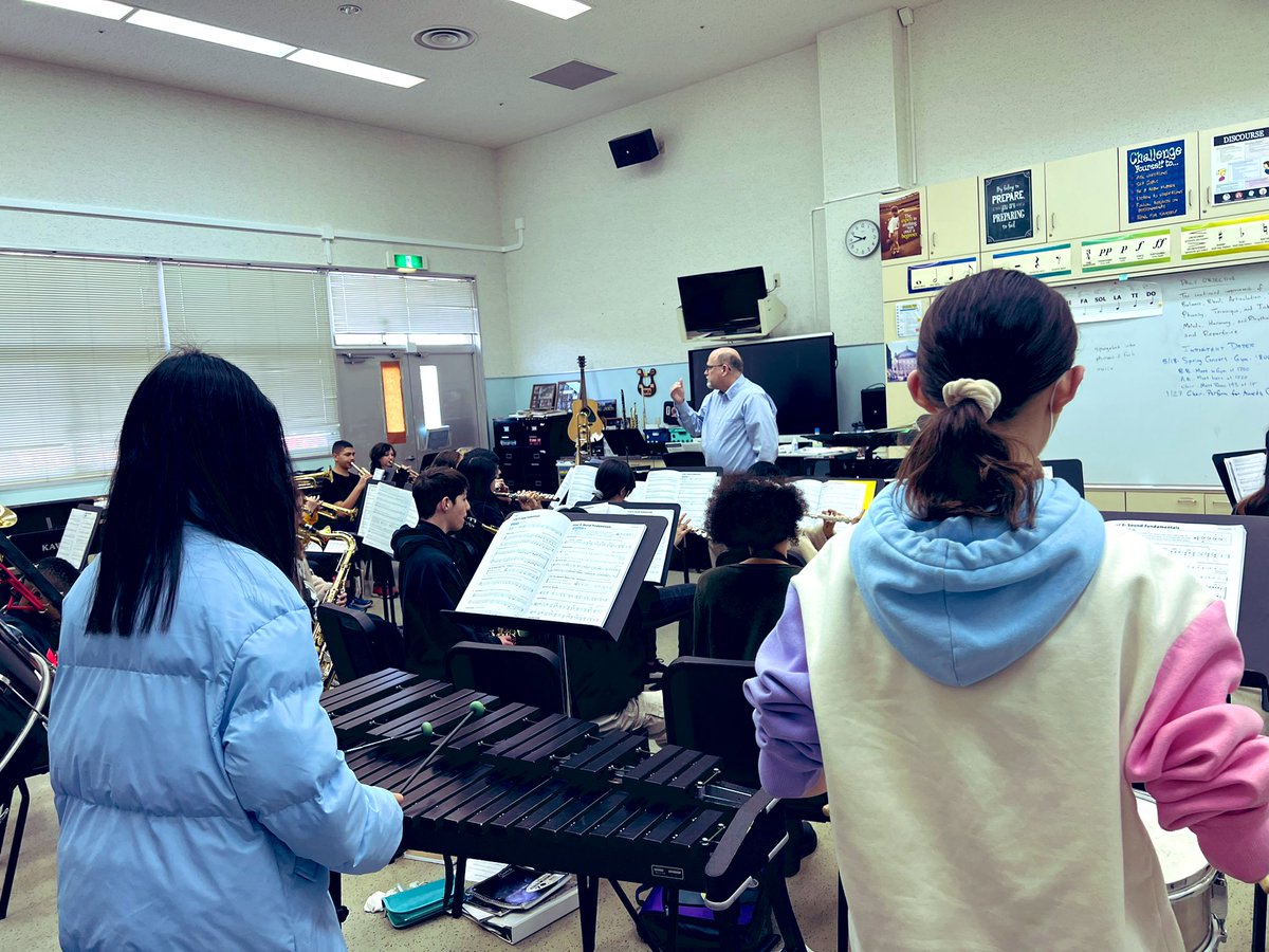 hilarynsimmons's tweet photo. Doing an instructional round during music class. It was a great way to see how student discourse looks different across content areas! We love our Mr. Forbes! #ymsrocks #studentdiscourse #instructionalrounds @DoDEA @DoDEA_Pacific @vickilwilson5 https://t.co/esIZ5sqj5D