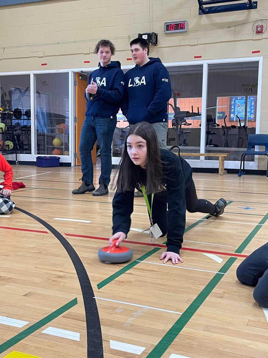 First ever Floor Curl tournament for our K-12 school @LSASharks ! My heart is so full after seeing such engagement, positivity & collaboration this morning! Early #CurlingDayinCanada celebrations 🥌♥️ @rocksandrings @FloorCurl thanks to EVERYONE that helped in any way to (1/2)
