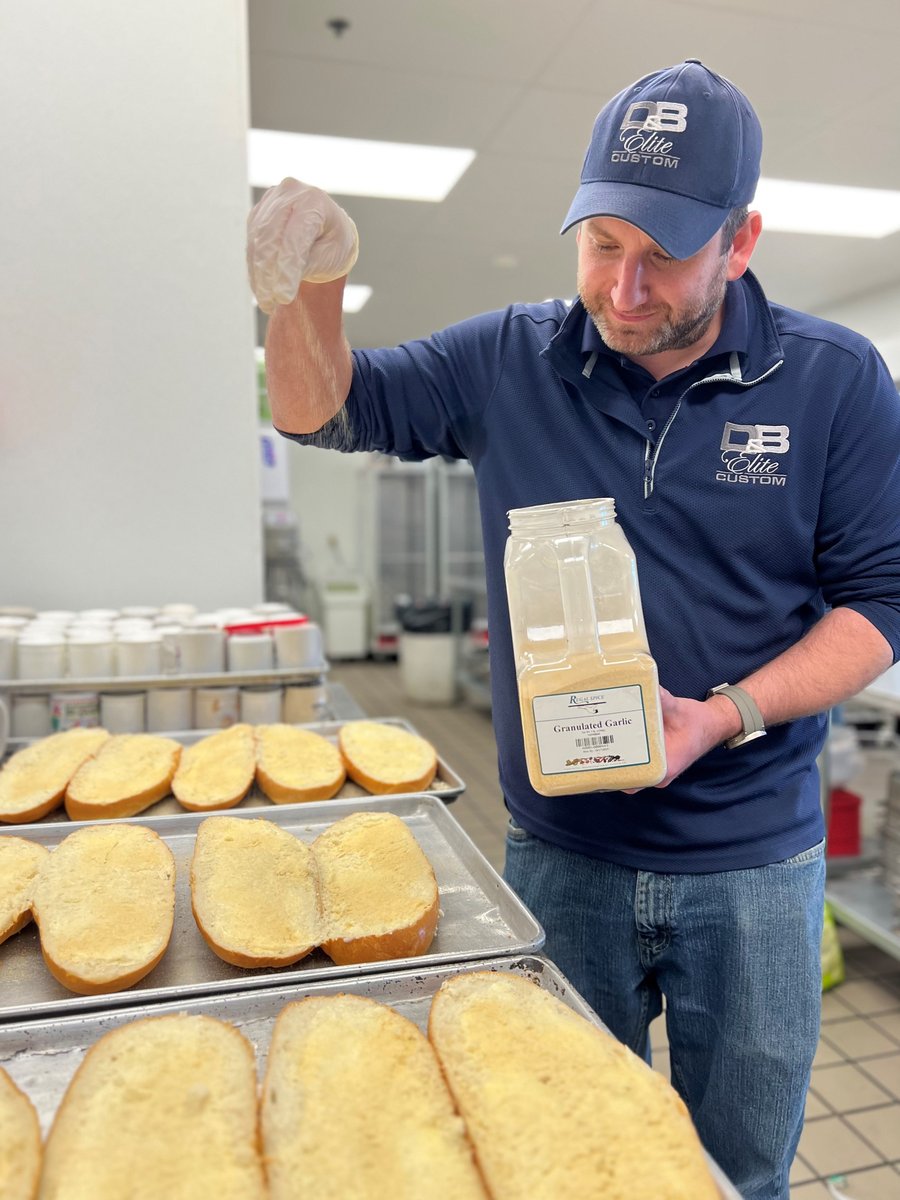 dbelitecustom's tweet photo. It’s always a lovely time when we serve at Hope Rescue Mission! 
🍝 Today the D&amp;B Community Foundation served pasta, meatballs, salad, garlic bread and some delicious desserts that our team made for 120 guests.#FeelGoodFriday #DBFoundation #community #volunteer #GreaterReadingPA https://t.co/bnP8fO9VUH