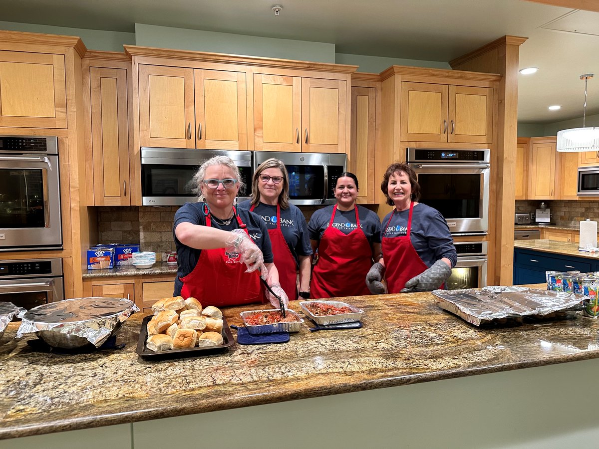 LegendBank's tweet photo. Our bankers were so excited to serve the families at @RMHFW with a hot, fresh meal last night! We are also proud to share that our Nocona bankers contributed $250 from their employees #SneakersForSupport & Jeans Days donations & the Nocona Lions Club donated $250! #FeelGoodFriday https://t.co/xOxvO7w0pJ