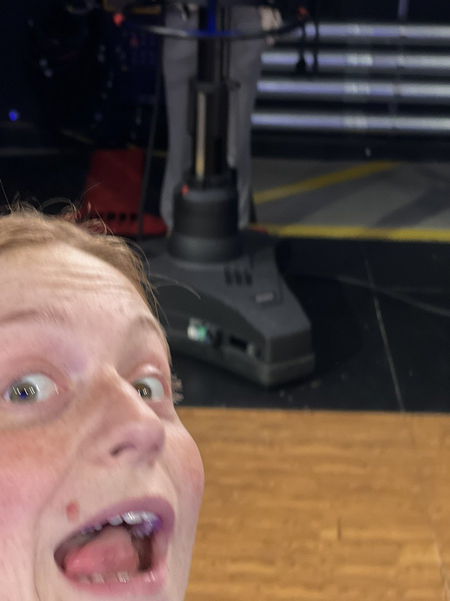 megjsun's tweet photo. @krolphreports trying to take 0.5x photos #305tweets https://t.co/rXQsgbqOOP
