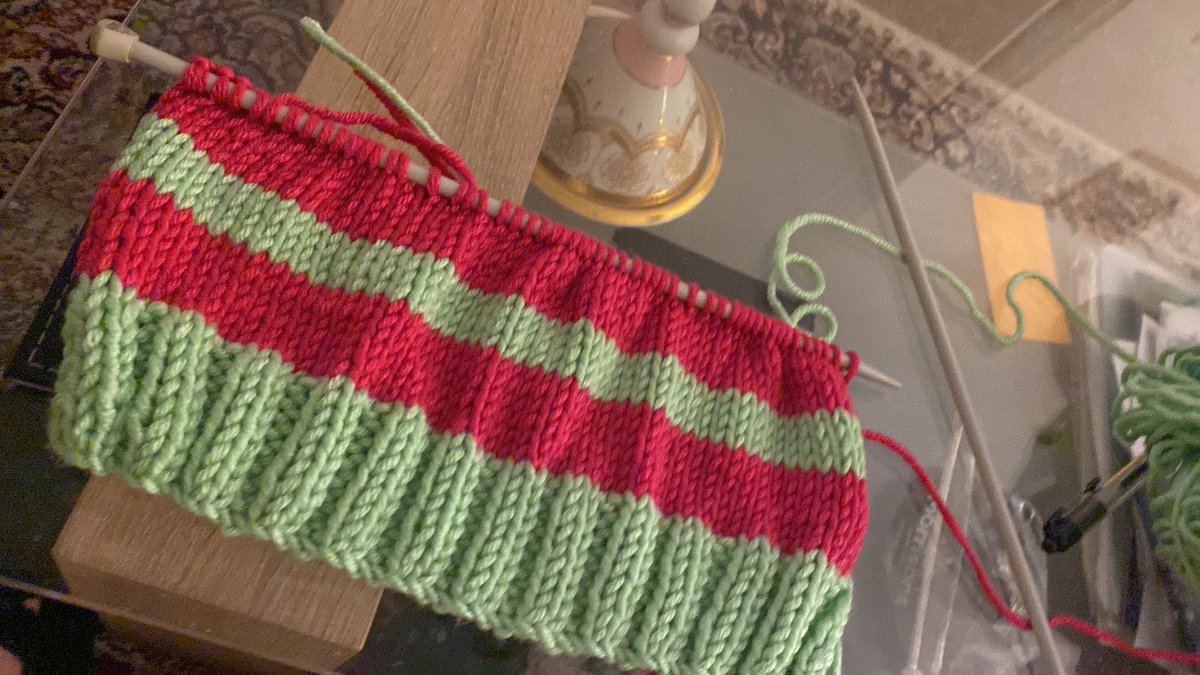 IddirS's tweet photo. If we get an offer in soon perhaps my leg warmers will turn into something else entirely but whilst I’m waiting… #knittingnancy @EISFife just keep knitting ! @Spookywinters50 @demobarbie fancy a pair #twinningfashionistas😂😂😂 https://t.co/xvd081ggBv