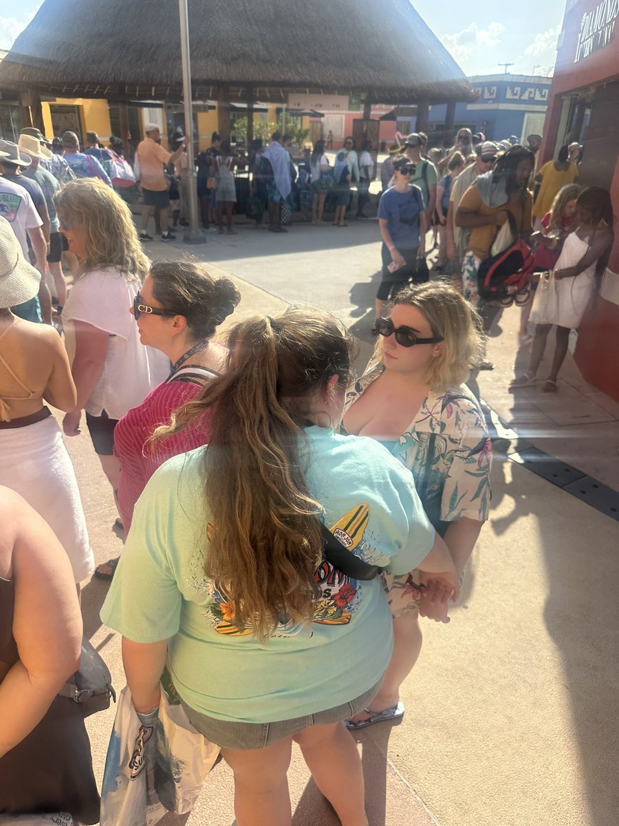 dorriebeth's tweet photo. @RoyalCaribbean #Royal failure in Cozumel on Allure today. Waited in over mile long lines with thousands of others. https://t.co/KazPnAxSTq