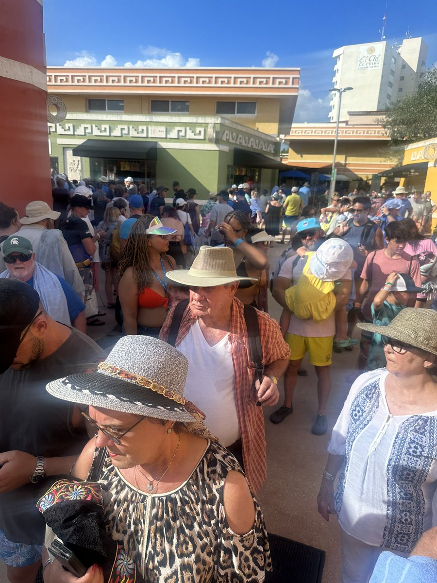 dorriebeth's tweet photo. @RoyalCaribbean #Royal failure in Cozumel on Allure today. Waited in over mile long lines with thousands of others. https://t.co/KazPnAxSTq