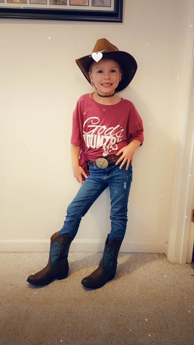 lenobia25's tweet photo. #bsknoxville Little Miss' first concert https://t.co/vNKtEXrtE5