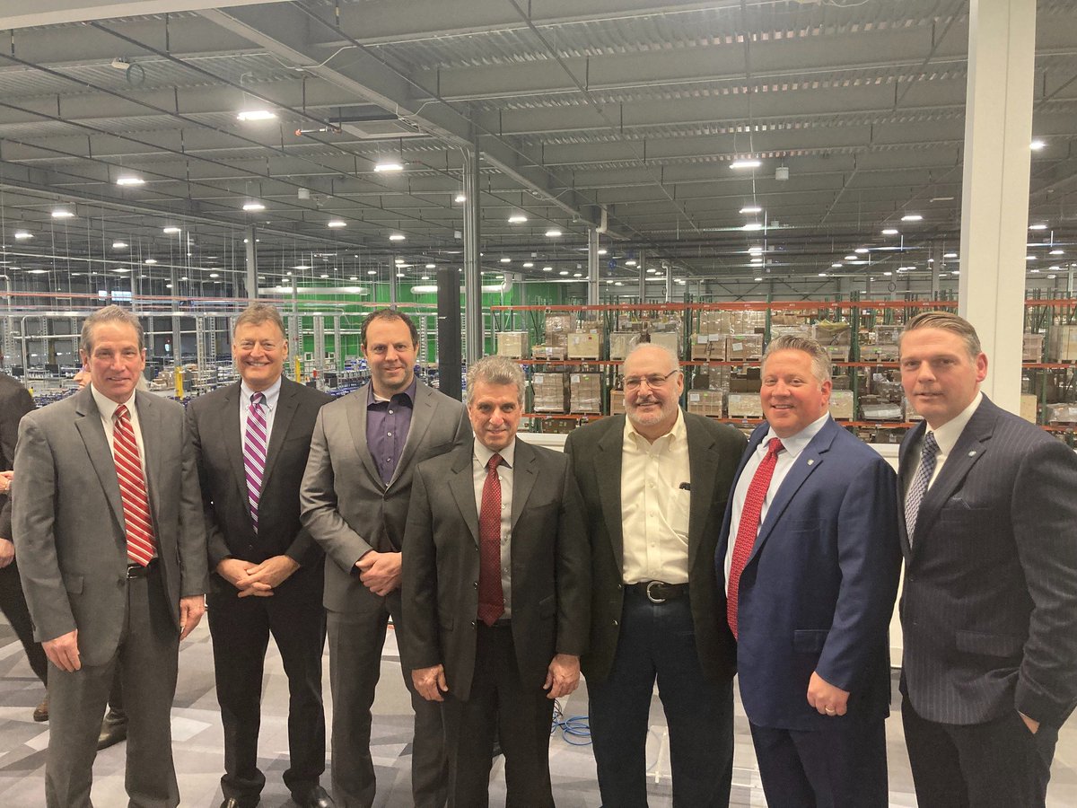 GrimmLeg's tweet image. Quite a turnout yesterday at @PlugPowerInc, the #Slingerlands company making green hydrogen fuel. Impressive plant. The County Exec made his State of County presentation. Democrats and Republicans getting along well. @albanyrepny #plugpower