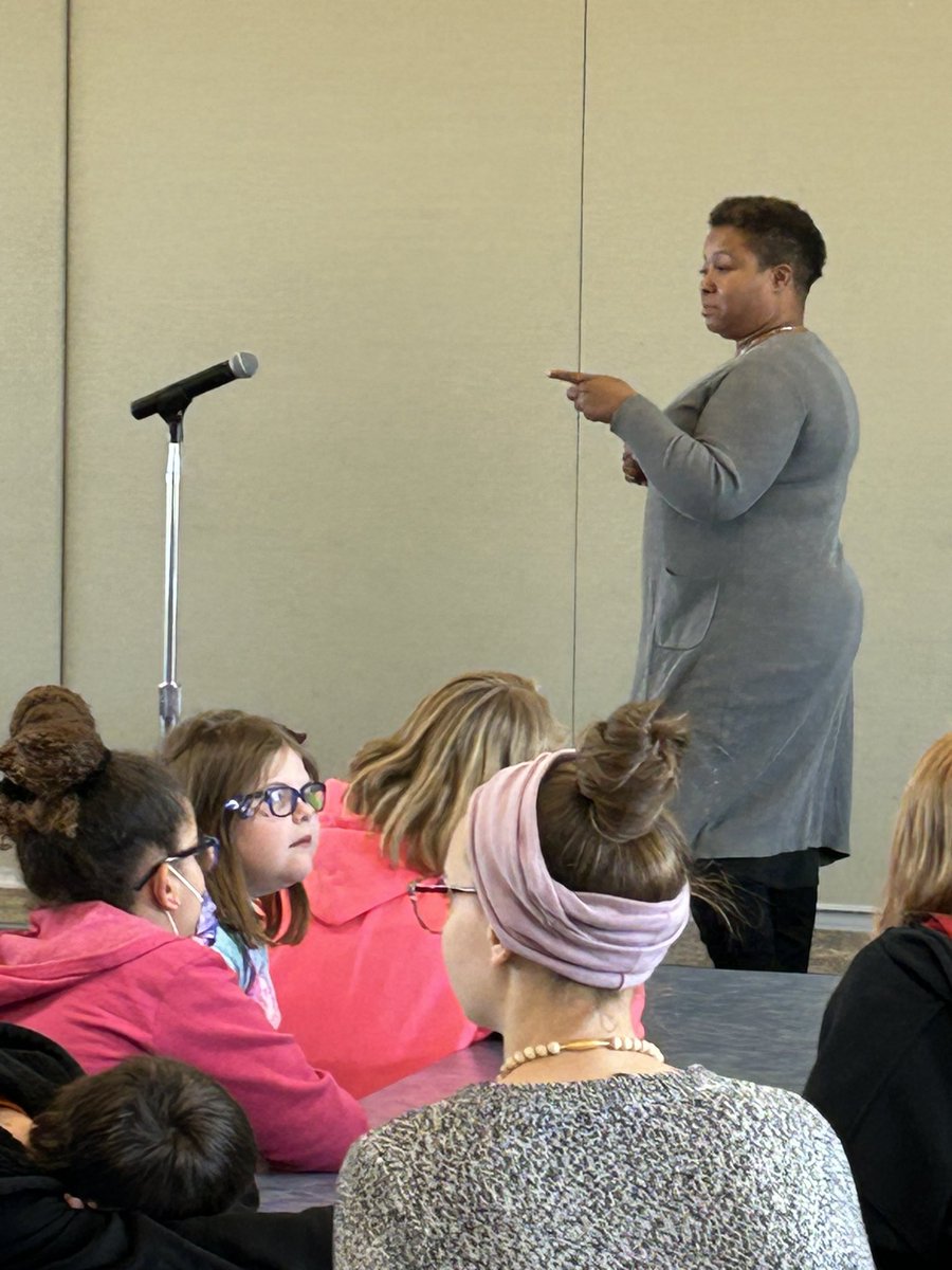 halfPR's tweet photo. Black owned local businesses came today to speak with our Ss. They loved it! Thank you Brown Suga Cookies &amp; Devoured Pizza #BlackOwned #OGpride #turner202strong https://t.co/K5h7F2a3cy