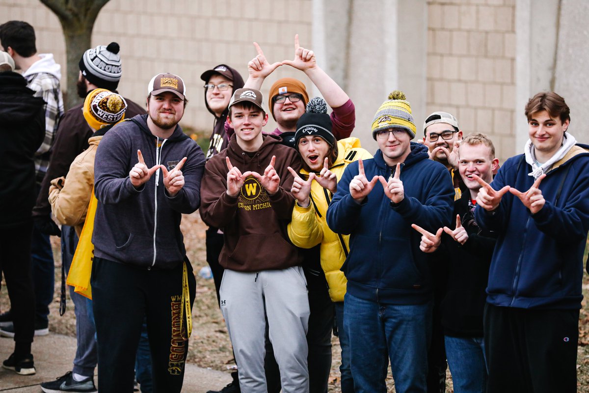 The <a href="/LawsonLunat1cs/">Lawson Lunatics</a> are ready for some Bronco hockey. That was a long wait to get in the building!

#BroncosReign