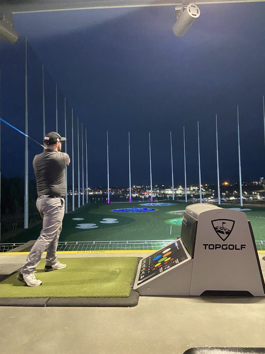 therichreport's tweet image. Golf night in America.