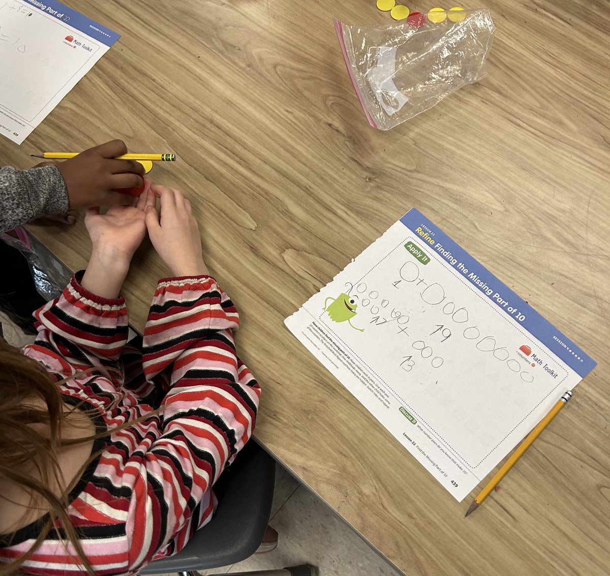 Williamslexib's tweet photo. Finding the missing parts of 10? Easy peasy! Having fun in counting collections? Absolutely! These kinders have been hard at work. 💙🙌🏼 #kindercrew  @SycamoreElem @TCBOE https://t.co/Rd3bxEsEND