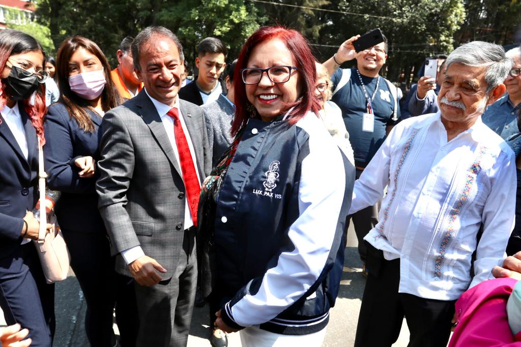 Letamaya's tweet photo. Una visita muy emotiva a mi escuela, la Benemérita Escuela Nacional de Maestros, @BENM_mx; muchos recuerdos que reavivan aprendizajes y reafirman mi orgullo de ser normalista. Celebro con gusto su 136 aniversario. ¡LUX, PAX, VIS! https://t.co/zT0H73ufds