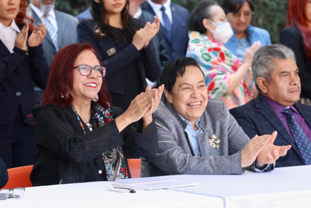Letamaya's tweet photo. Una visita muy emotiva a mi escuela, la Benemérita Escuela Nacional de Maestros, @BENM_mx; muchos recuerdos que reavivan aprendizajes y reafirman mi orgullo de ser normalista. Celebro con gusto su 136 aniversario. ¡LUX, PAX, VIS! https://t.co/zT0H73ufds