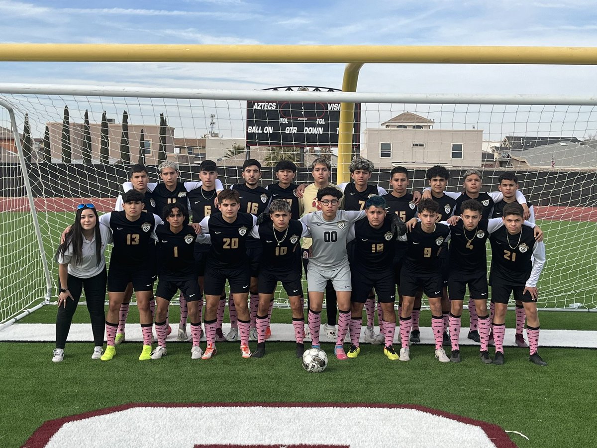 Spreading Good Vibes, even on Game Day!!! 💕💖 <a href="/EDAztecs_HS/">Patricia Pedroza</a> <a href="/nickisnpdx/">Nick Adkins</a>  #OneEmpire4Kindness #PinkSocks #Kindness #LoveMore