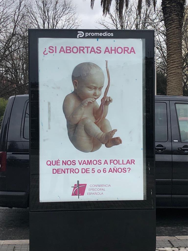 Retiran en San Sebastián un cartel que simulaba ser de la Conferencia Episcopal.