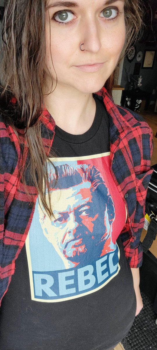 tarabyte3's tweet photo. Going to see Luther: The Fallen Sun in theaters!! 😍 Had to find some way to let everyone know I'm here for @andyserkis so I'm wearing my new Kino Loy shirt 🧡 #LutherTheFallenSun https://t.co/Fa6sfuYcAj