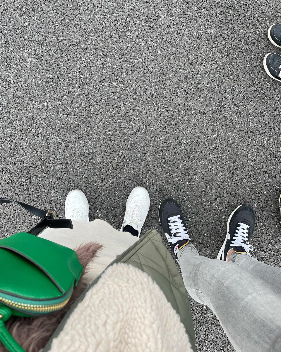su_cham_33's tweet photo. - ̗̀ 夫婦𝚌𝚘𝚍𝚎　 ̖́-

この日は異常な風の強さで全体𝚌𝚘𝚍𝚎はひどい笑。

息子は鳥を追いかけてたら鳥になって帰ってきた。
そんなの日常茶飯事。
𓍼𓅯𓂃𓈒𓂂𓏸

#夫婦コーデ 
#横浜デート 
#家族でお出… https://t.co/cG3BzJ6ccu https://t.co/Op6arY8uKb