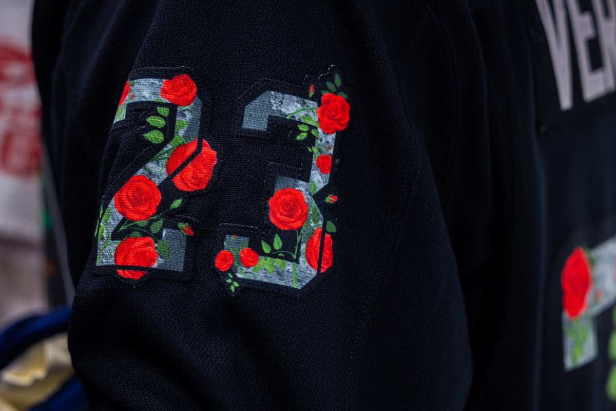 FlaPanthers's tweet photo. The details 🌹

🎨 by @ArtNeverStops https://t.co/qETiPLwT1l