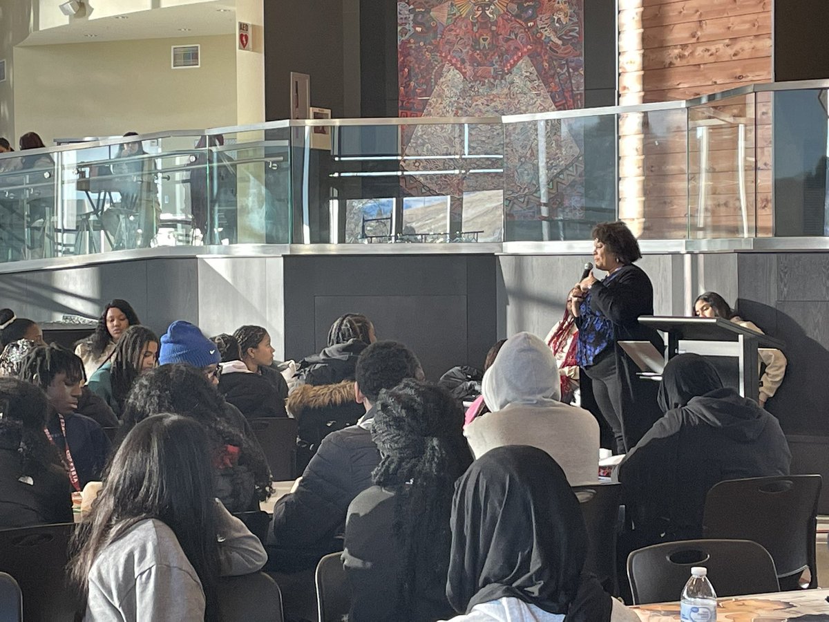Visionaries Inspiring Black Empowered Students (VIBES) Conference Opening Ceremony kicking off this student-run conference for select high school students! Our very own Dr. Jessica Samuels speaking to our guests 🎉🎤🧠