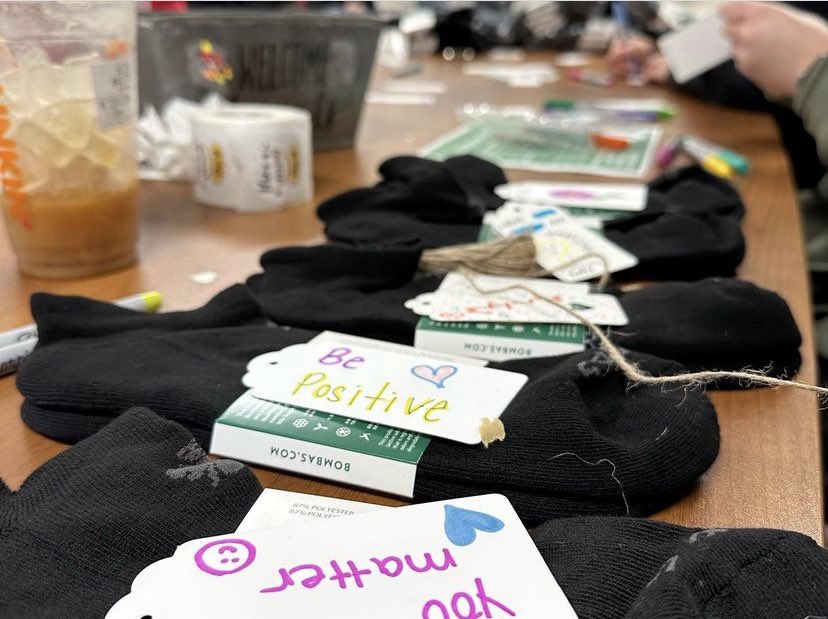 RU_SKFL's tweet photo. Before heading off to Army, the @rutgers_wlax did some community service at @ElijahsPromise! The team bundled utensils, wrote heartfelt notes, and packaged socks for members of the New Brunswick community! https://t.co/x4Q4bnOTgg
