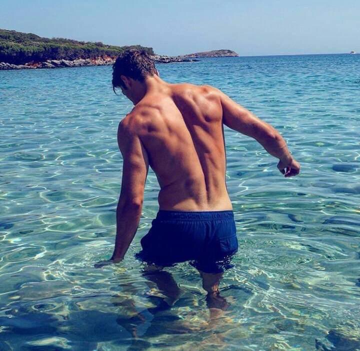 Hot Night Out tweet media