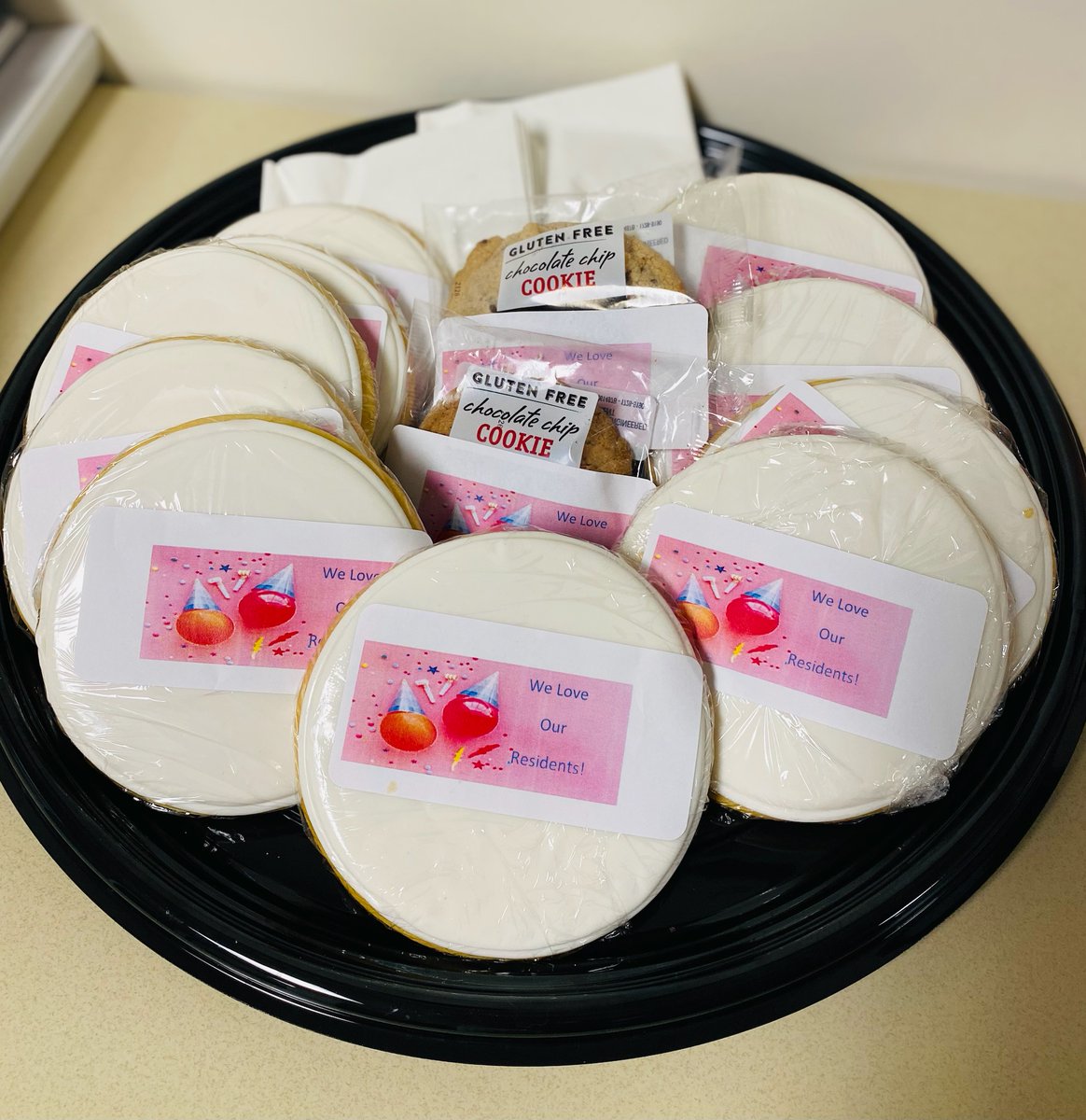 AdvocateSurgery's tweet photo. Thank you to GME, our program, and our PC Katie Esparza for all the yummy treats on #ThankaResidentDay

#foodisalovelanguage #residentappreciation
#surgeryresidency https://t.co/PFl1R9fwNZ