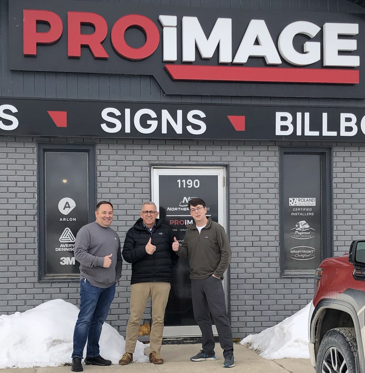 JeffBereza's tweet image. I've had a busy week connecting with lots of new @pc_manitoba members, including @ProImageGeoff and Cody Roy of Pro Image Signs. 
If you would like to vote for me at the nomination meeting, you will need to buy a PC membership for $20. Please contact me to get yours!