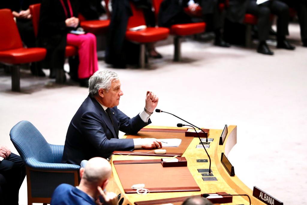Antonio_Tajani's tweet photo. Nell'anniversario dell'invasione russa in #Ucraina si conclude la mia missione alle Nazioni Unite. Un onore poter parlare in nome dell'Italia al Consiglio di Sicurezza ONU. Lavoriamo per una pace giusta che garantisca la libertà e la ricostruzione dell'Ucraina. https://t.co/RyTQ2rud18