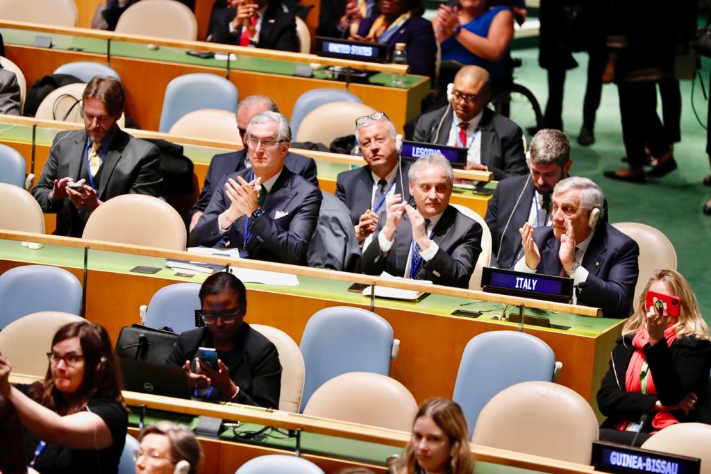 Antonio_Tajani's tweet photo. Nell'anniversario dell'invasione russa in #Ucraina si conclude la mia missione alle Nazioni Unite. Un onore poter parlare in nome dell'Italia al Consiglio di Sicurezza ONU. Lavoriamo per una pace giusta che garantisca la libertà e la ricostruzione dell'Ucraina. https://t.co/RyTQ2rud18