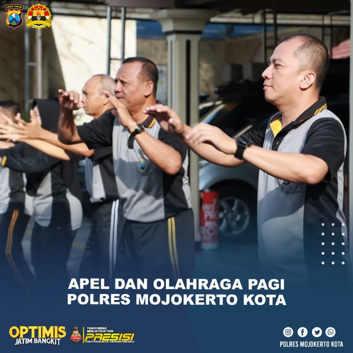 humaspralon's tweet image. Kapolres Mojokerto Kota bersama anggota Melaksanakan Olahraga Bersama 
_____  
"Jadilah Polisi yang Baik dan Jangan Sakiti Hati Masyarakat”
_____
DM atau Tag @polres_mojokerto_kota 
.
#Olahraga
#Mojokerto
#PolresMojokertoKota
#humaspolresmojokertokota
#Prokes
#