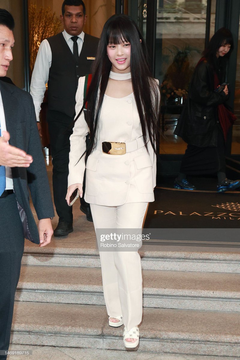 xamchan2's tweet photo. Hanni Newjeans attends her first Gucci event in Milan: https://t.co/epmpS8GqWv
#HANNIxGUCCI #HANNI #GucciFW23 #MilanFashionWeek https://t.co/05J4PtcZj4