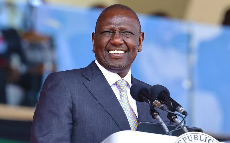 TheKaslim's tweet photo. Let's have a competition between William Ruto and Uhuru Kenyatta.
If Elections were held today, who will you vote for?
Retweet 🔁for Uhuru Kenyatta.
Like❤️ for William Ruto. https://t.co/W5Ks7Yjwje