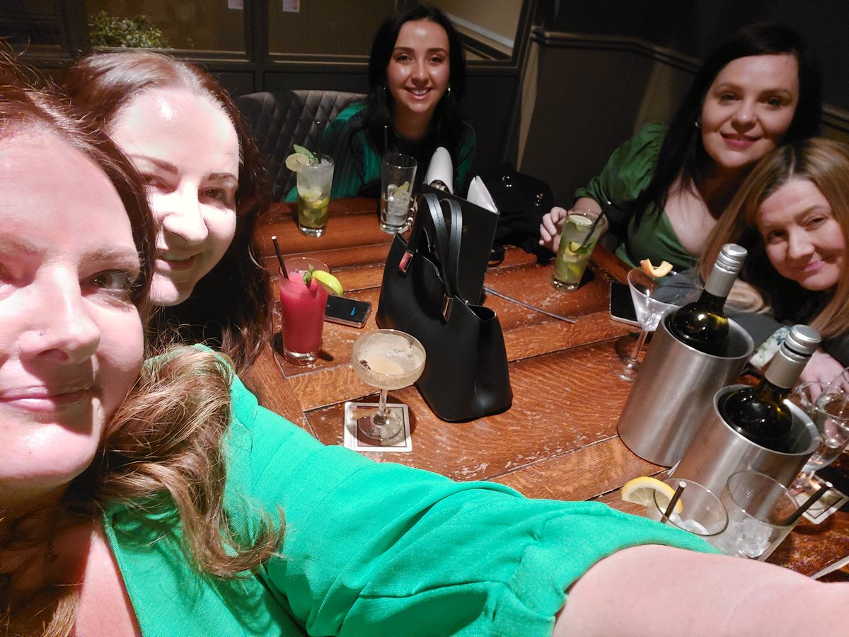 Sez_Lar's tweet photo. Out out #Rosewellroses always a fab night with the crazy crew
#shots #nicefood #nicehairdontcare #ifcarlsbergdidgoodhair #dysonairwrap
#tongueshot
@NicolaS12306423 @jacquijk2103
Missed you @Claireyfairy35 #definitelynexttime https://t.co/MNforbateJ