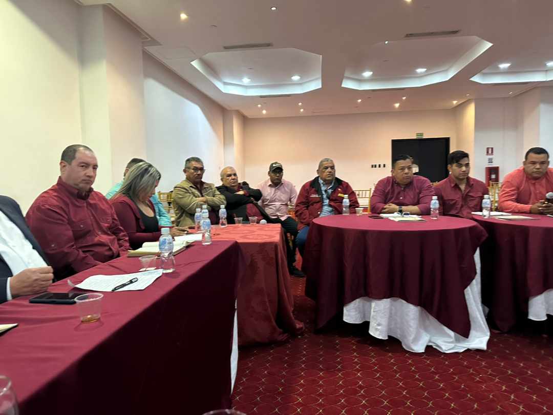 ProducirPodemos's tweet photo. #24Febrero Hoy Estuvimos en Plenaria nacional con la Dirección Nacional de nuestro Partido Podemos con nuestro Líder @DidalcoBolivar seguimos con Acción y Convicción Podemos Hacerlo resteados con @NicolasMaduro @josemvasquez @DonaireDonald_ @IsaPodemos @KristalPodemos https://t.co/pAwS4SvAKy