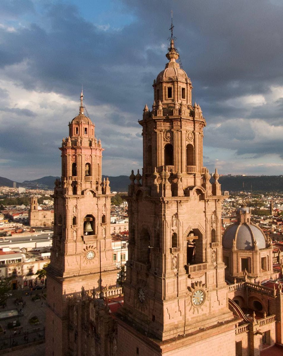 AlfonsoMtz_Mx's tweet photo. Hola @elonmusk  si estás buscando la mejor ciudad, con la mejor fuerza laboral y una ubicación para negocios estratégica en todo el país, deberías venir a Morelia; aquí estamos listos para recibir a @Tesla. https://t.co/O9vc6PNbdL