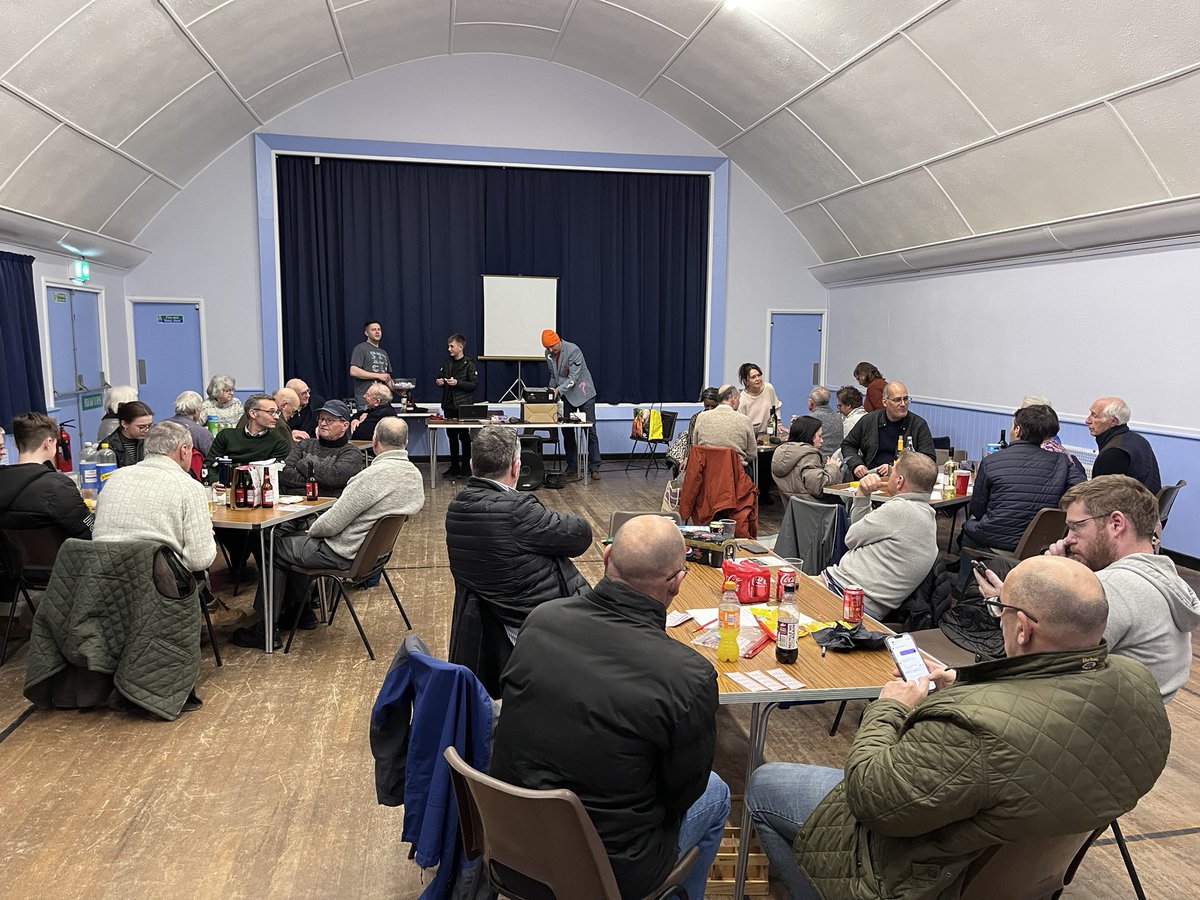 1105_bsac's tweet photo. Marvellous #quiz night with our genius #quizmaster @1105_bsac @BSACdivers #scuba #diving #ocean https://t.co/Mb2wX9lvxr