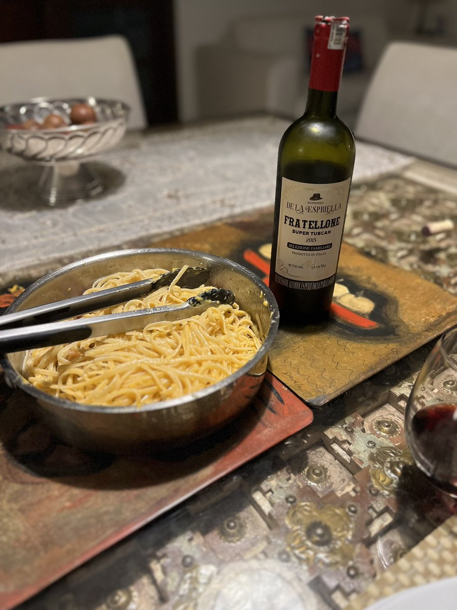 ANIABELLO_R's tweet photo. Y así se acompañó el #Fratellone 🍷 https://t.co/BLVZrF48ZO