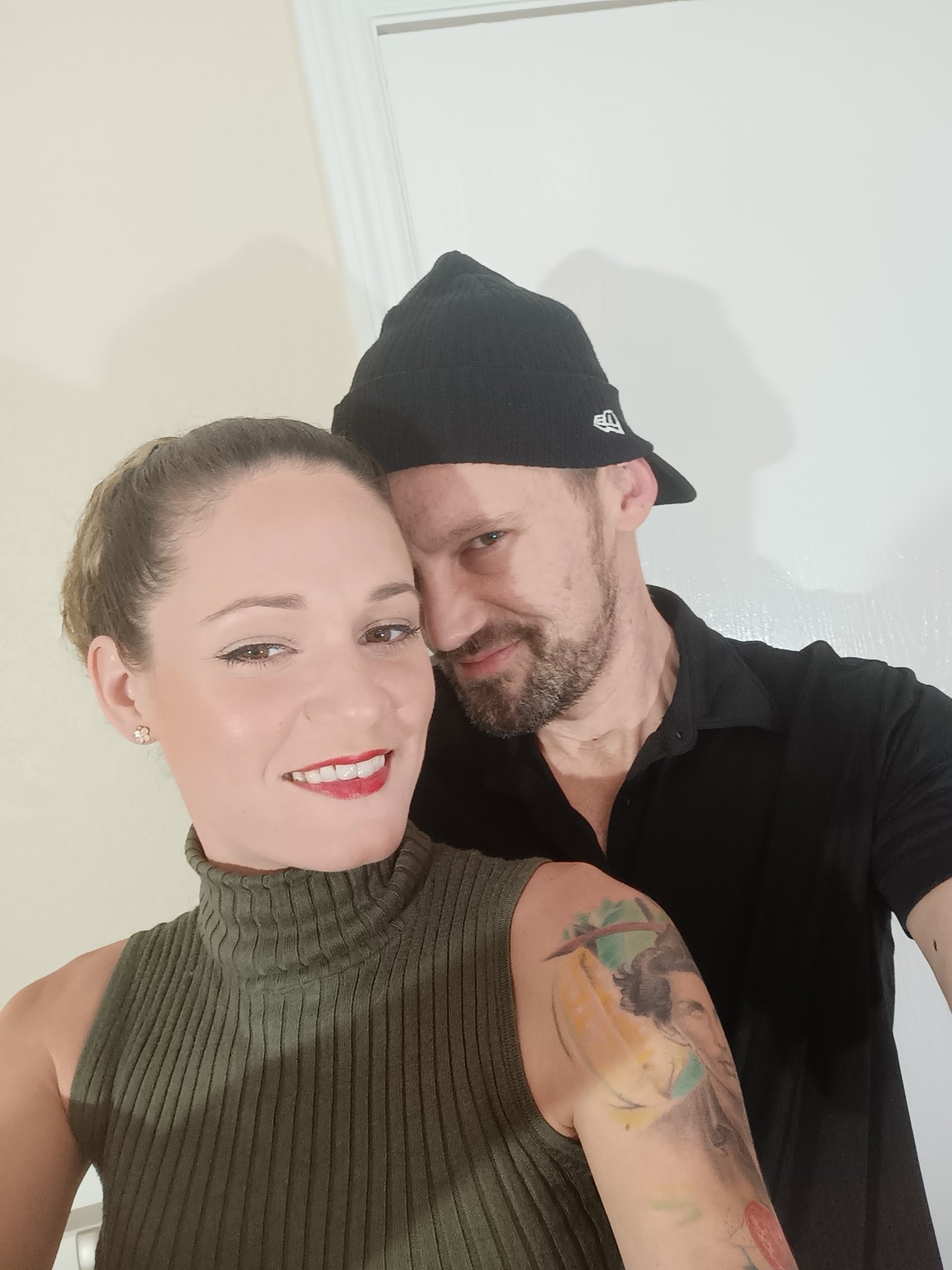 1 pic. Had a hot date a few nights ago with @MonicaSexxxton . What a cutie! Awesome new scene coming soon! https://t.co/9QX9oK9b2r https://t.co/7pk9OVY2rV