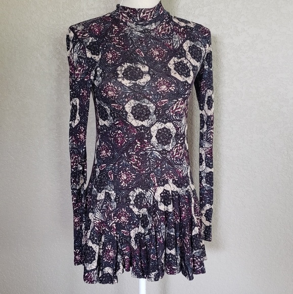 WCattone's tweet photo. So good I had to share! Check out all the items I'm loving on @Poshmarkapp from @VerocgVc #poshmark #fashion #style #shopmycloset #offwhite #freepeople #zara: https://t.co/Yq8pLQhbRc https://t.co/EPjTAJvi7w