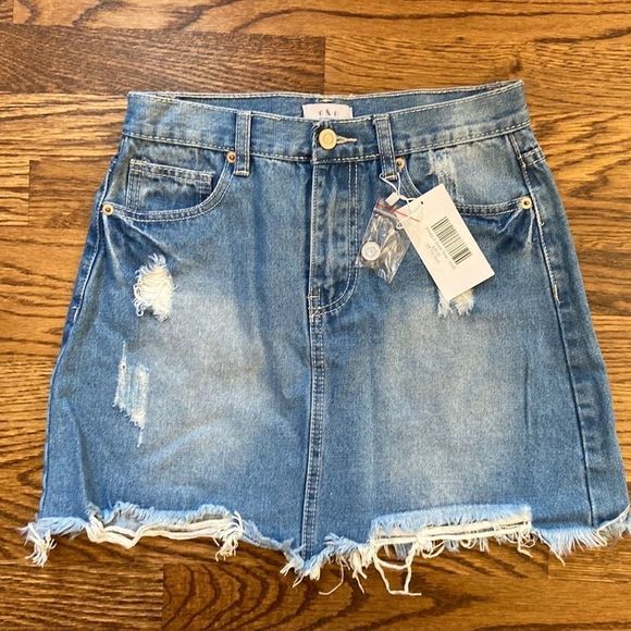 factoryratt3's tweet photo. So good I had to share! Check out all the items I'm loving on @Poshmarkapp #poshmark #fashion #style #shopmycloset #softsurroundings #tadashishoji: https://t.co/n4B1ARlifv https://t.co/EcOHEHdg5C